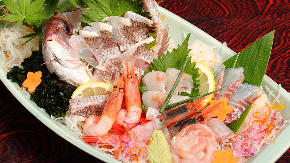 We offer delicious foods that are caught by our fishing boat Banseimaru.